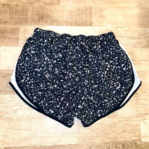 Womens Nike Dri-Fit Shorts Size Large - Picture 2 of 4